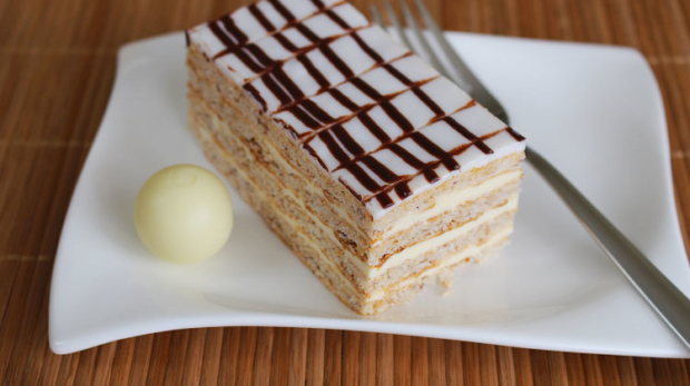 eszterhazyschnitte-cream-slice-dessert-39381-1